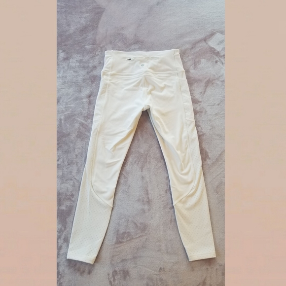 Rare Lululemon Leggings in white - Picture 2 of 5
